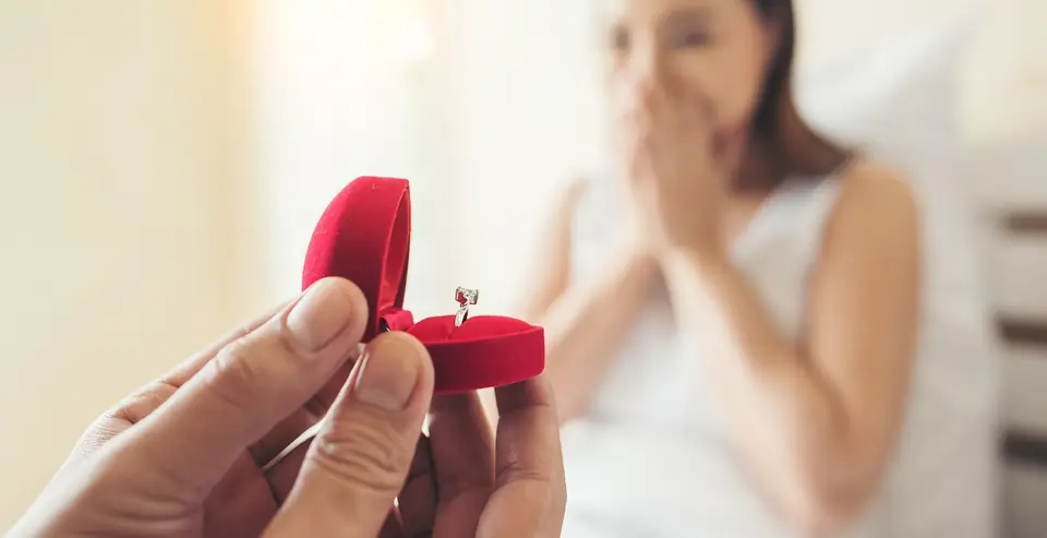 Frieri: ringen i etuiet